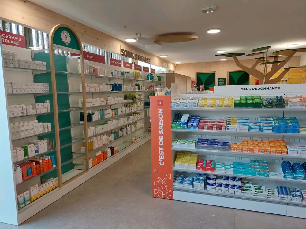Présentoir sur mesure - Concepte Giphar - Parapharmacie - ACOM agencement - Pharamacie Villeines sur seinewebp