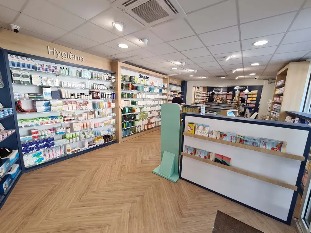 Aménagement Pharmacie - Linéaire - Présentoir - Pharmacie Prevost - Deville les Rouen - Agencement Officine - Deville les Rouwebp