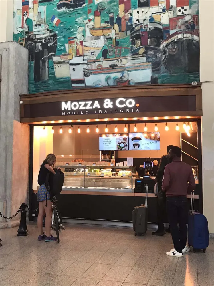 Magasin sur mesure - Restaurant - Gare de Rouen - Mozza and Co - Design - fabricaton bois - ACOM agencement  (1)